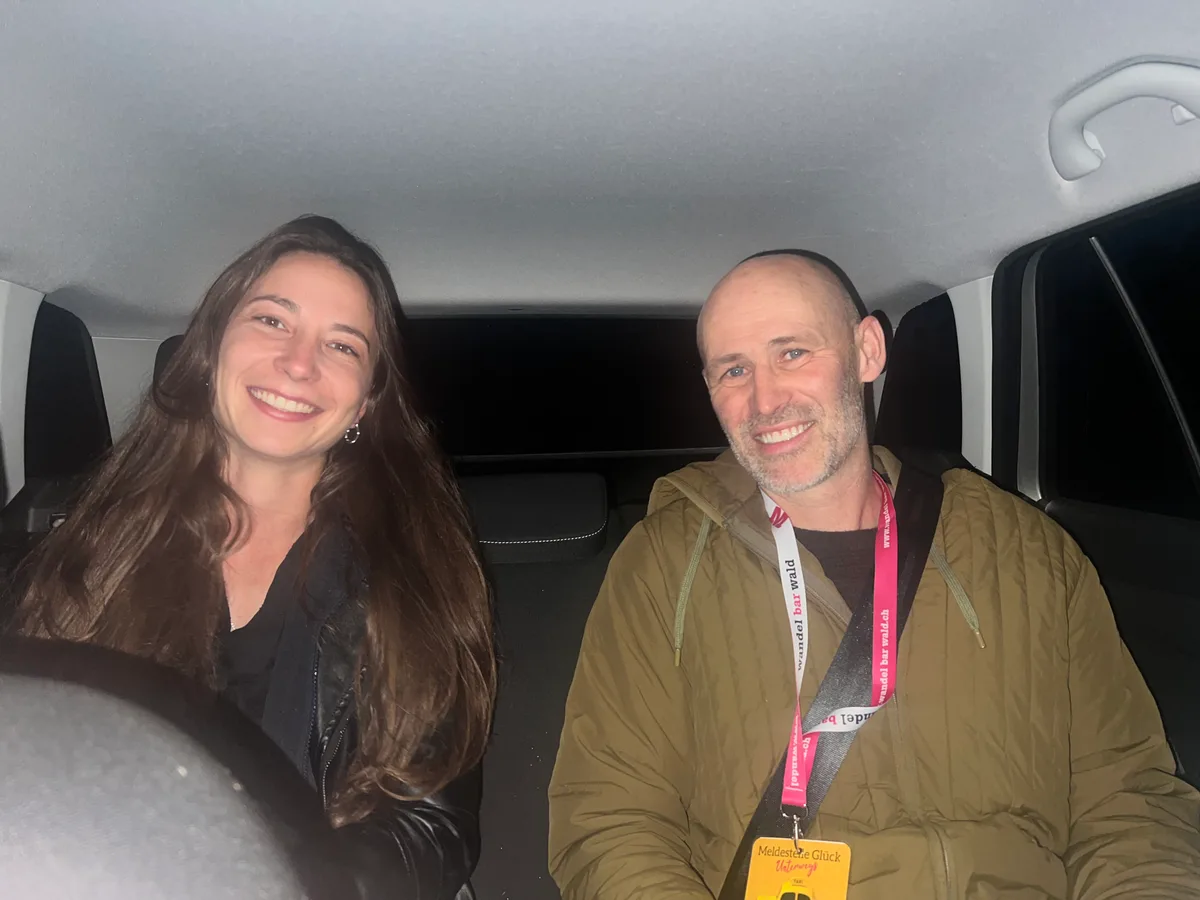 Mirya Schwertfeger und Michael Felder im Taxi. Mirya Schwertfeger nutzte das Gratis-Taxi und erzählte von ihrem grössten Glücksmoment.
